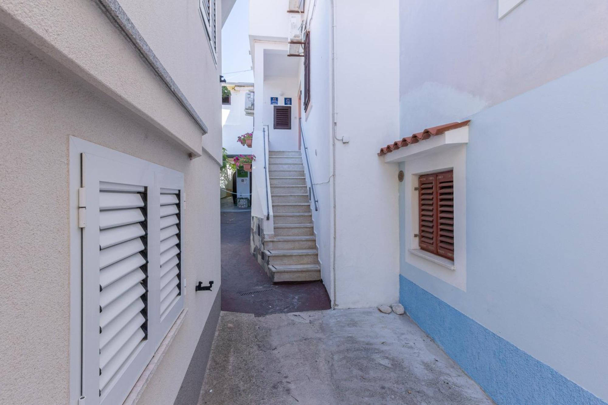 Rooms & Studio Apartments By The Way Baška Exterior foto